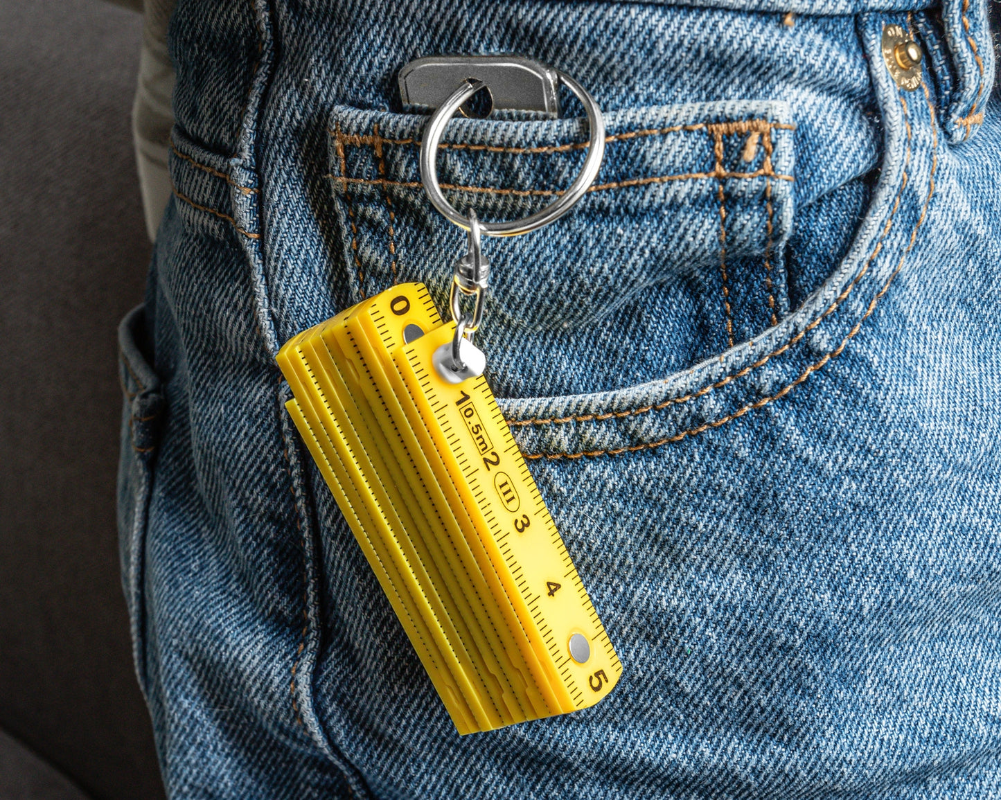 Salokāms lineāls atslēgu piekariņš