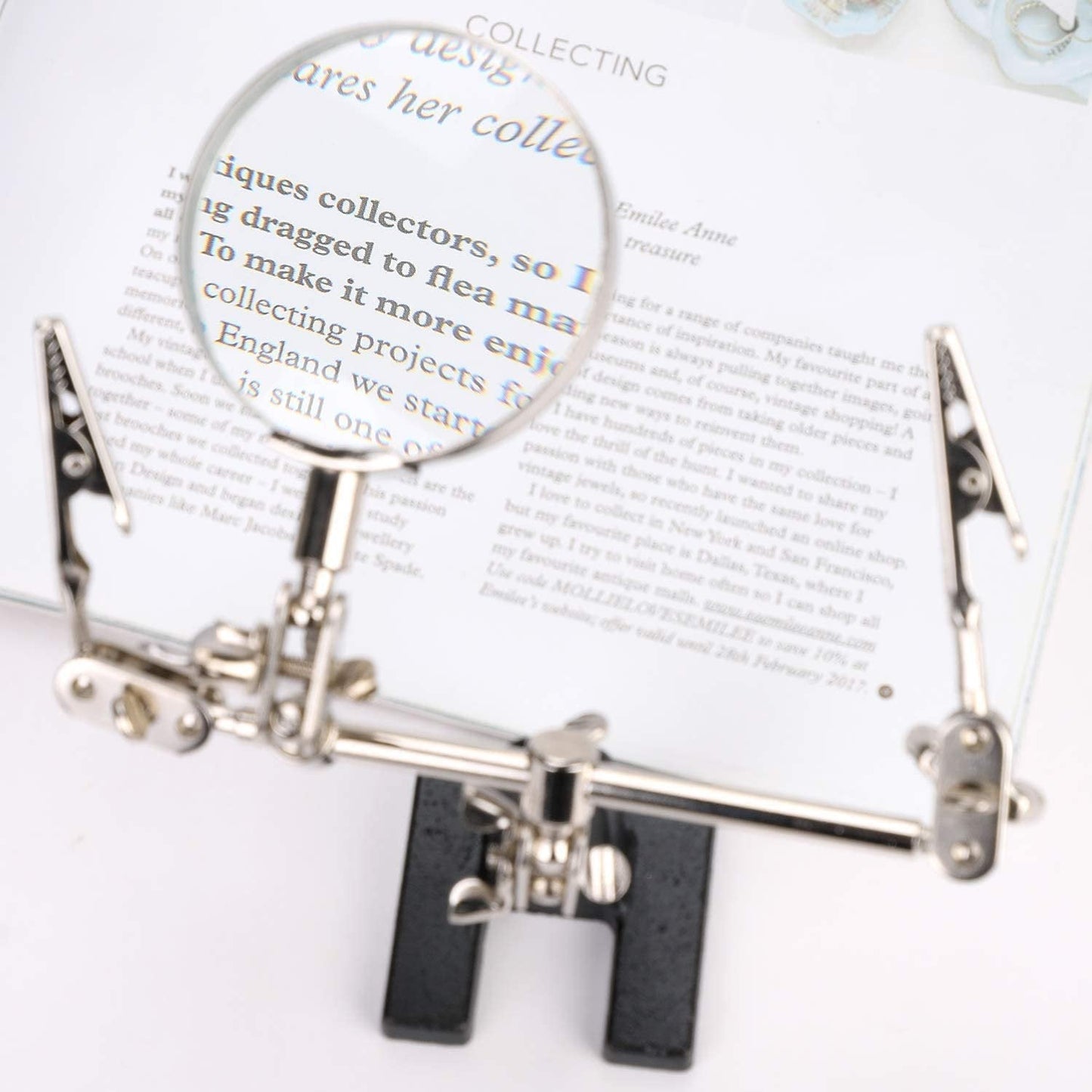 Palielināmais stikls ar turētājiem