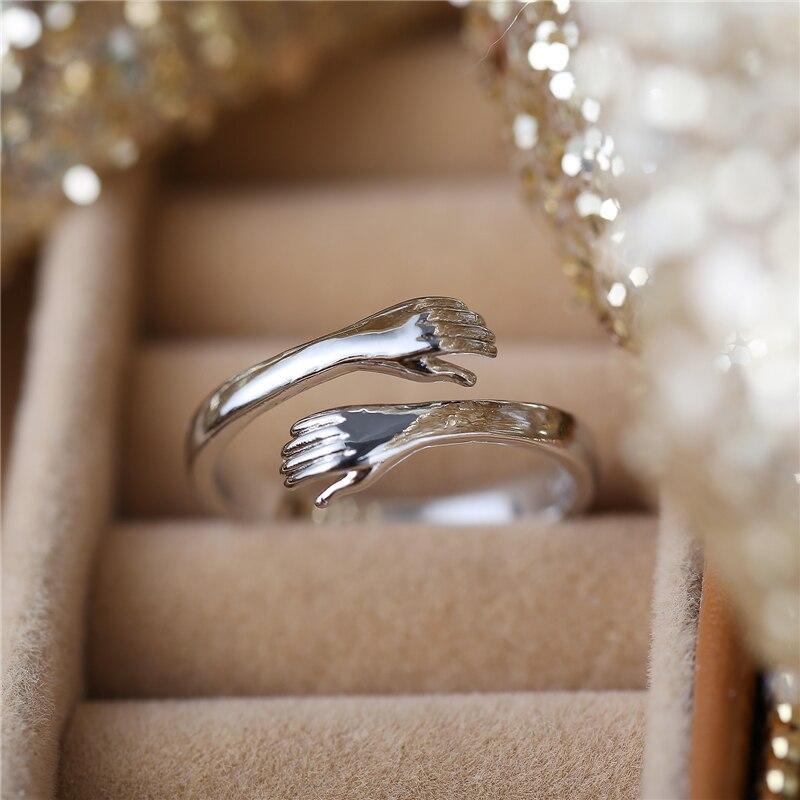 Regulējams sudraba gredzens “apskāviens”