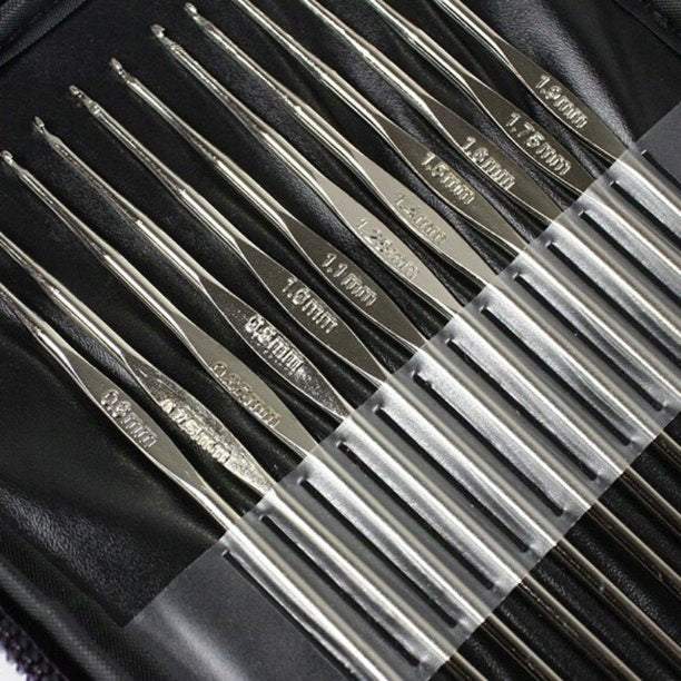 Tamborēšanas komplekts 30 elementi (tamboradatas, šķēres, adatas)