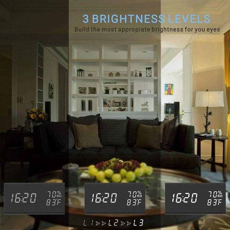 Trīsstūra koka pulkstenis