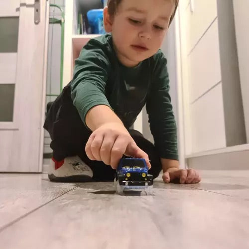 Trases auto - kvēlojošs