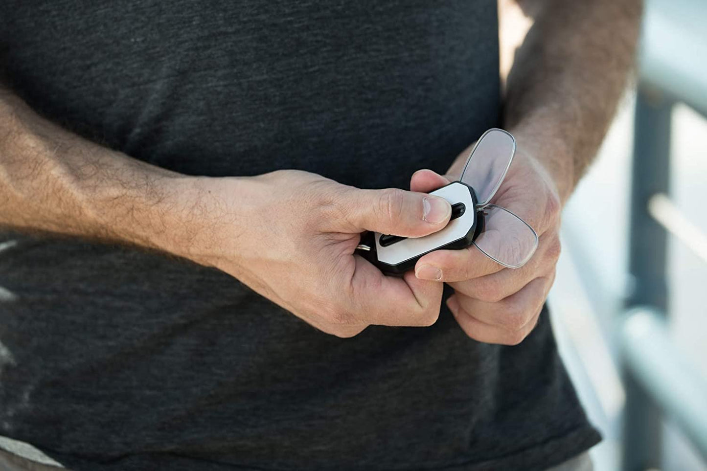 Salokāmās lasīšanas brilles - atslēgu piekariņš