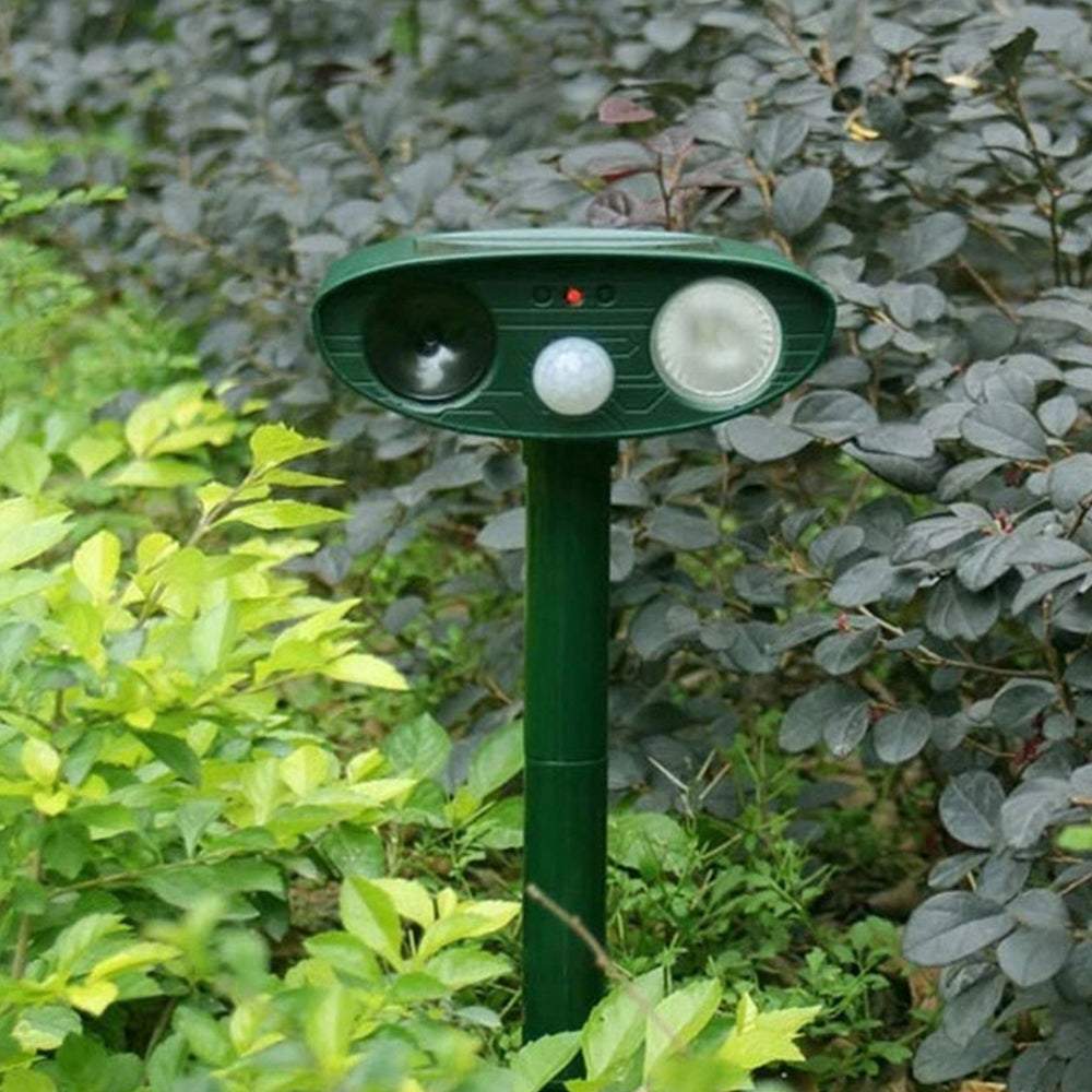 Ultraskaņas dzīvnieku atbaidītājs ar saules paneli