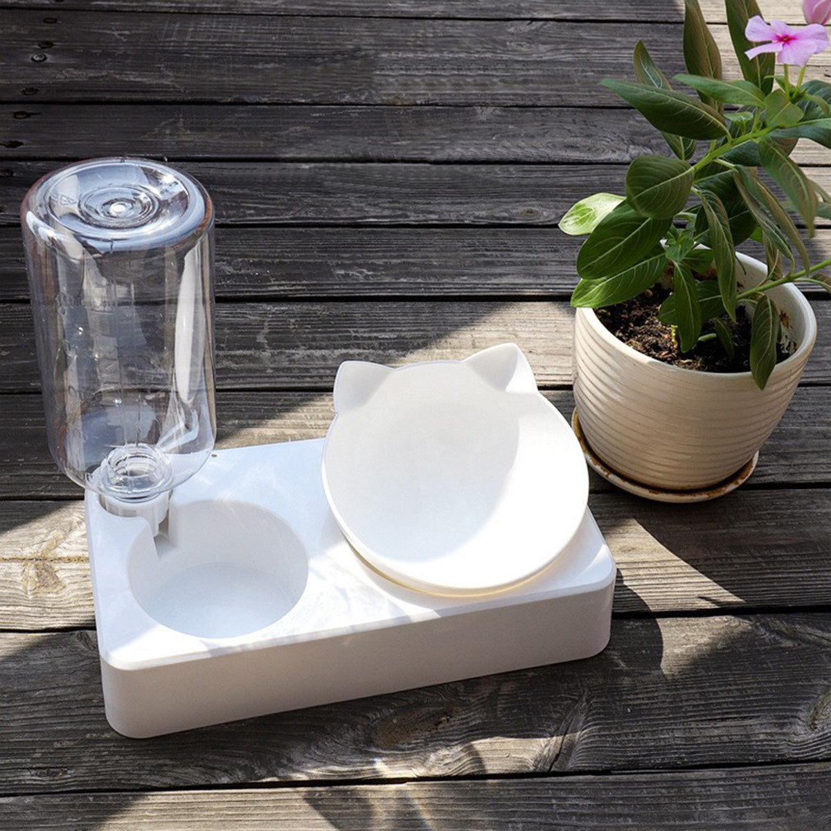 Bļoda ar ūdens dozatoru