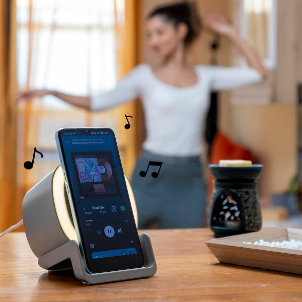 Bezvadu skaļrunis-lādētājs ar LED