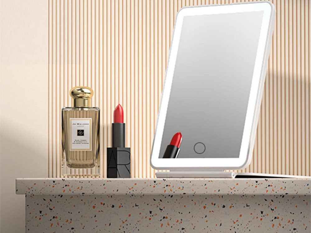 Gaismas diodes apgaismots grima spogulis, salokāms ceļojumu spogulis