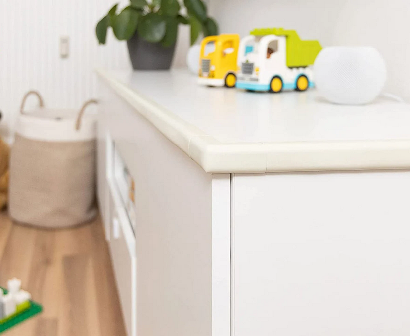 Putuplasta stūru aizsargi mēbeļu stūriem, baltas uzlīmes x4