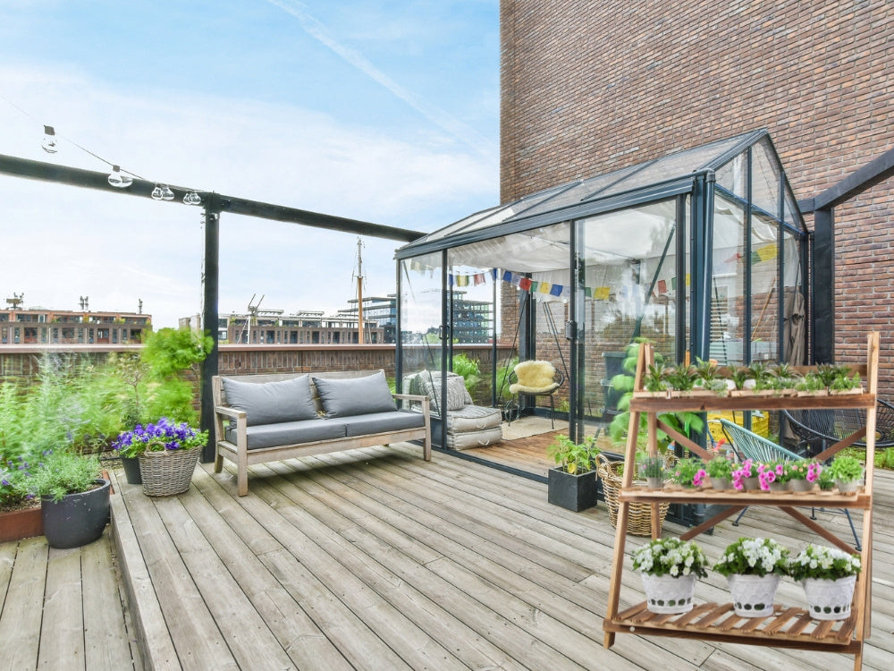 Augsta stāvoša koka puķu dobe ar 3 līmeņiem, grāmatu plaukts