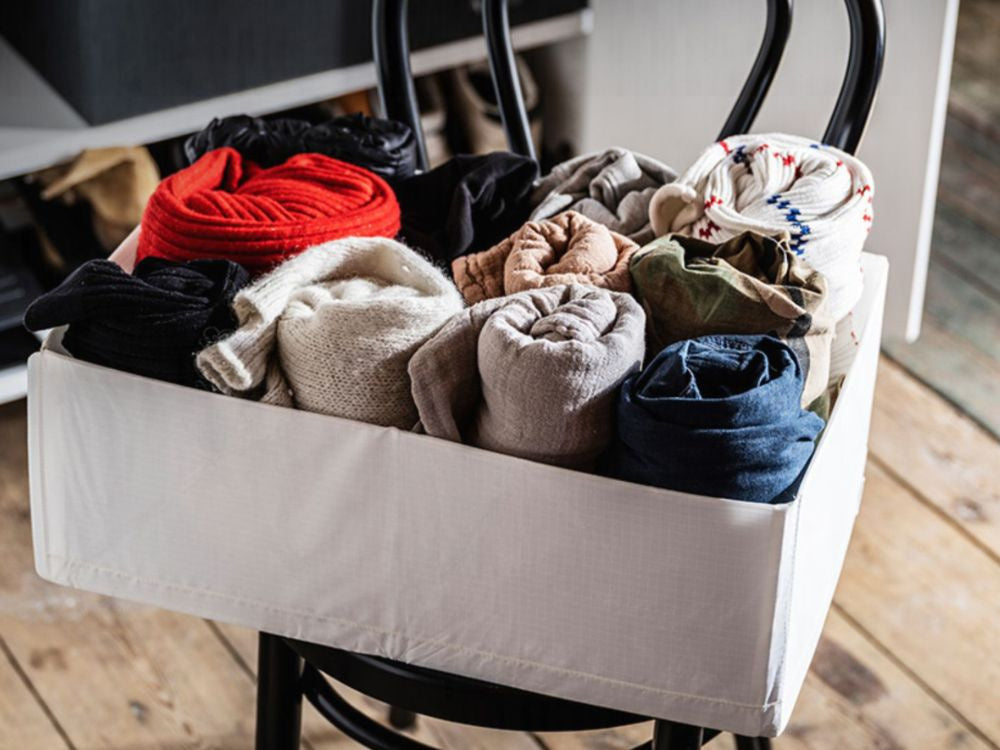 Apakšveļas zeķu atvilktne ar nodalījumu, baltā krāsā