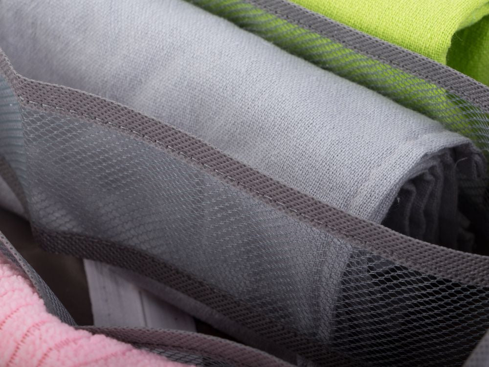 Krūštura organizators ar 6 nodalījumiem skapja atvilktnei, pelēks