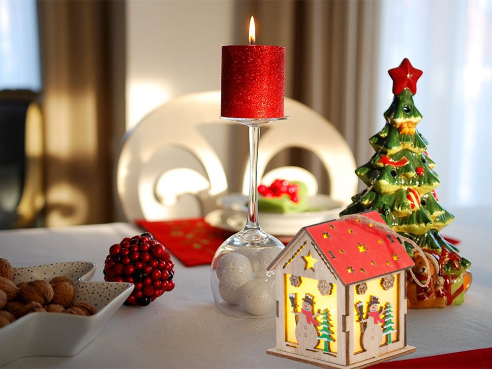 Koka piekaramā laterna Ziemassvētku eglītes apgaismojuma Ziemassvētku rotājums sniegavīrs