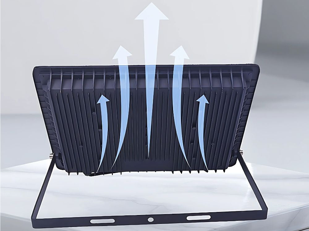 Halogēna LED prožektors 10 W, 6000 K, ar krēslas-ausmas sensoru, IP66