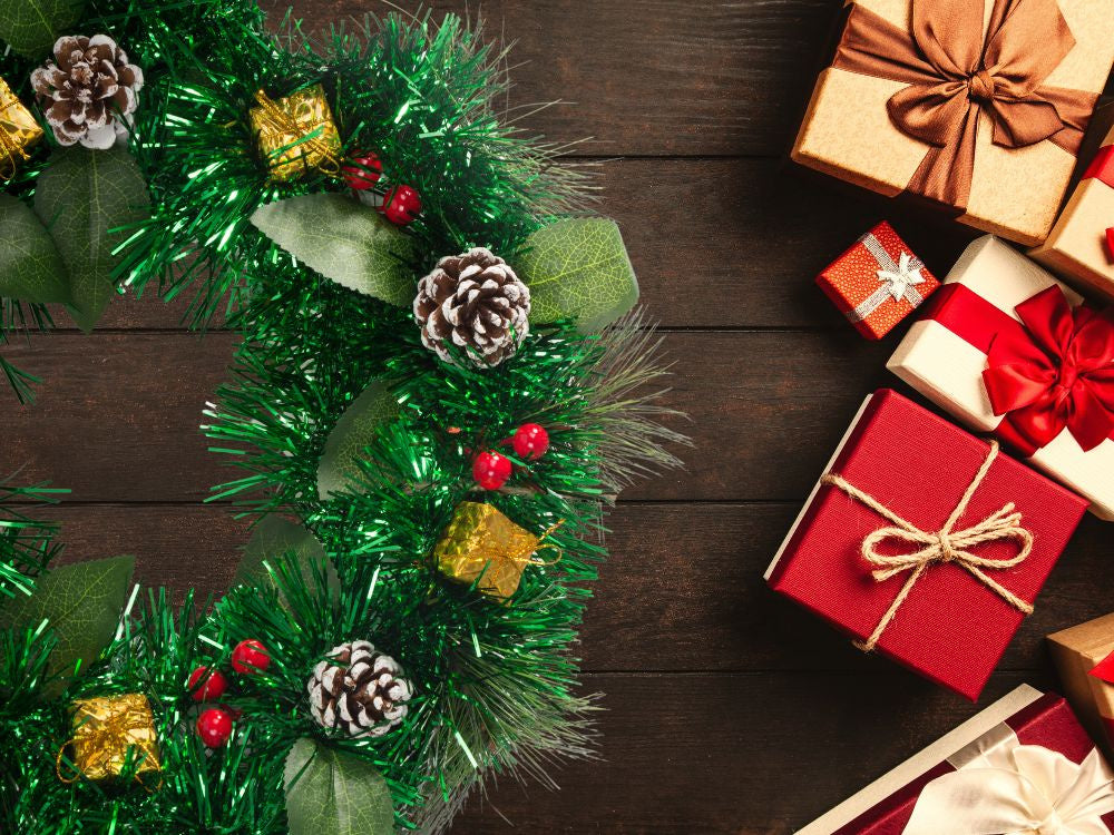 Ziemassvētku vainaga vītne, Ziemassvētku rotājumi, durvju dekors, logs