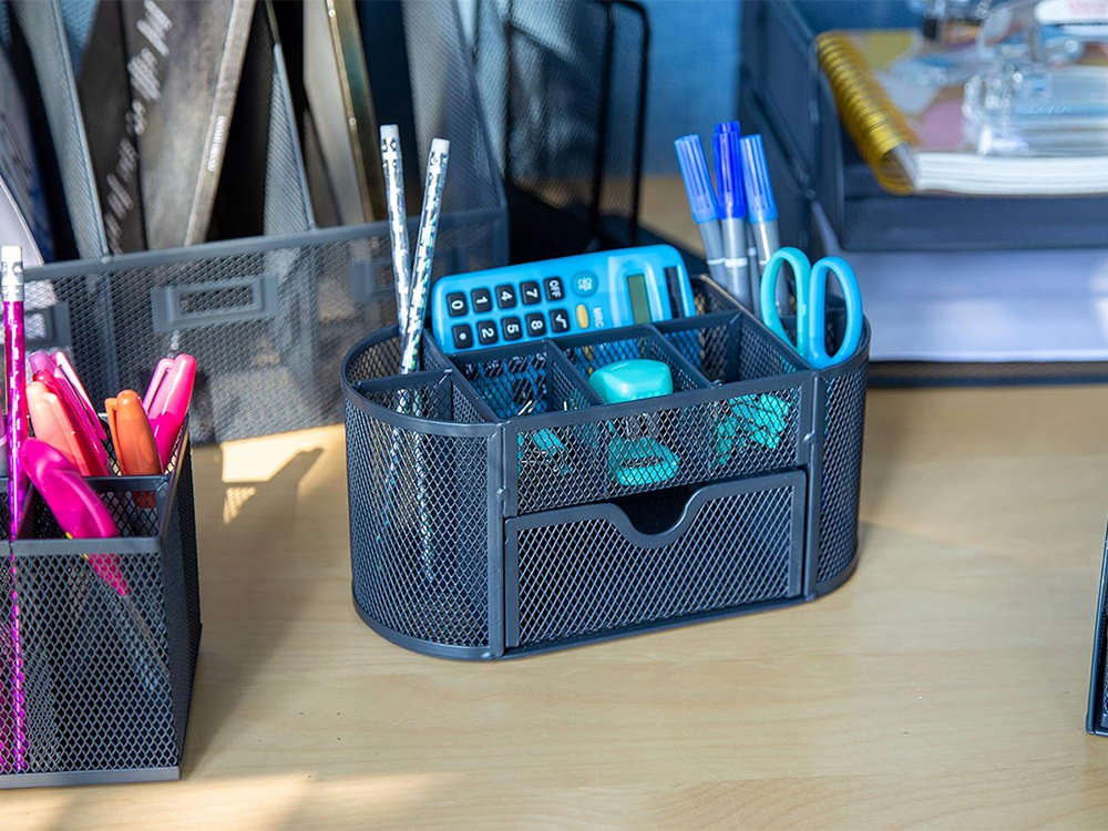 Rakstāmgalda organizators ar 8 nodalījumiem, atvilktnēm, skapīša plauktiem, metāla