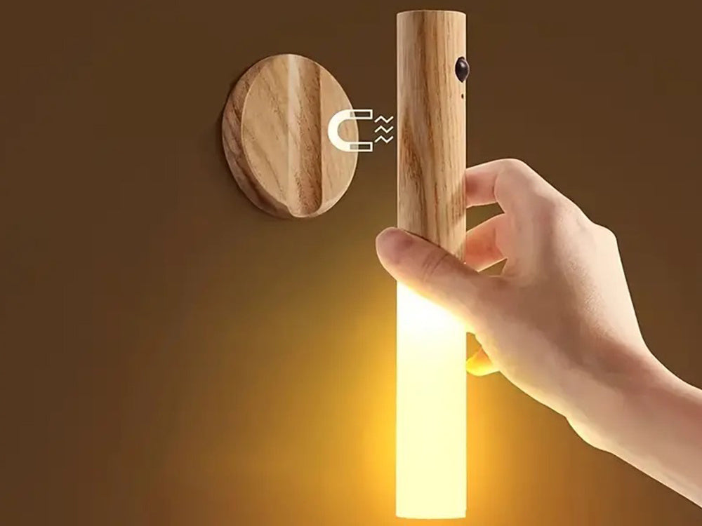 LED lampa ar siltu sienas lampu un kustību detektoru, pie sienas stiprināmu magnētu