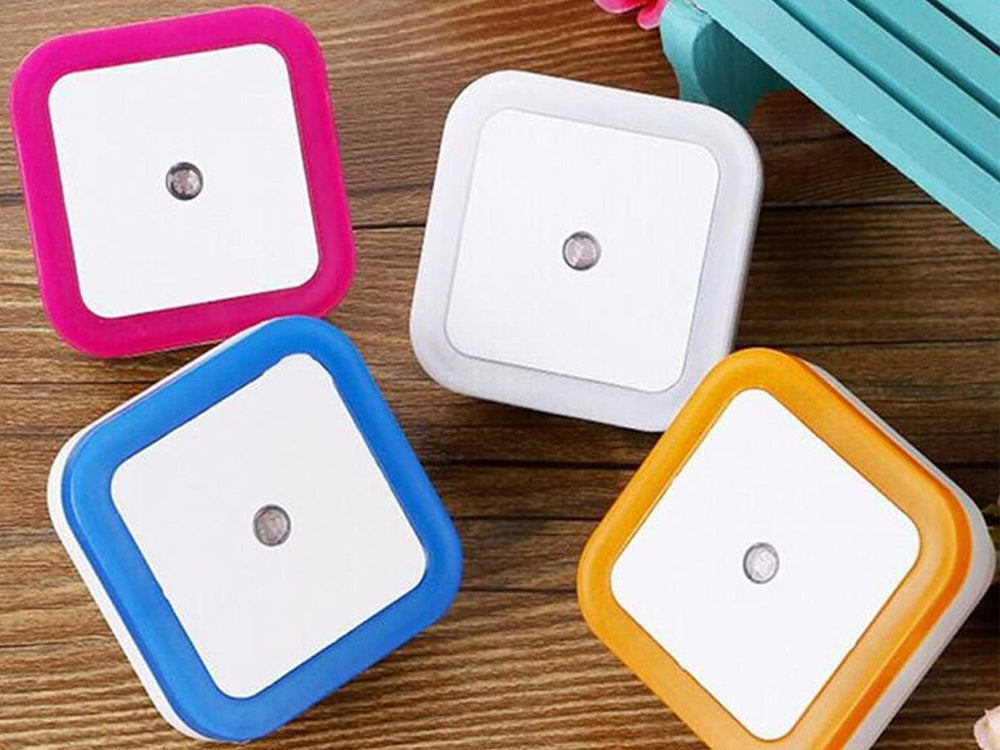 Naktslampiņa kontakta krēslas sensoram ar iespraužamu LED naktslampiņu