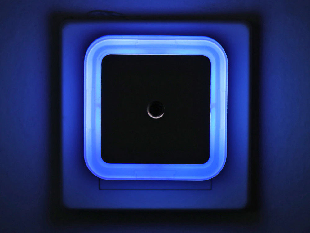 Naktslampiņa kontakta krēslas sensoram ar iespraužamu LED naktslampiņu