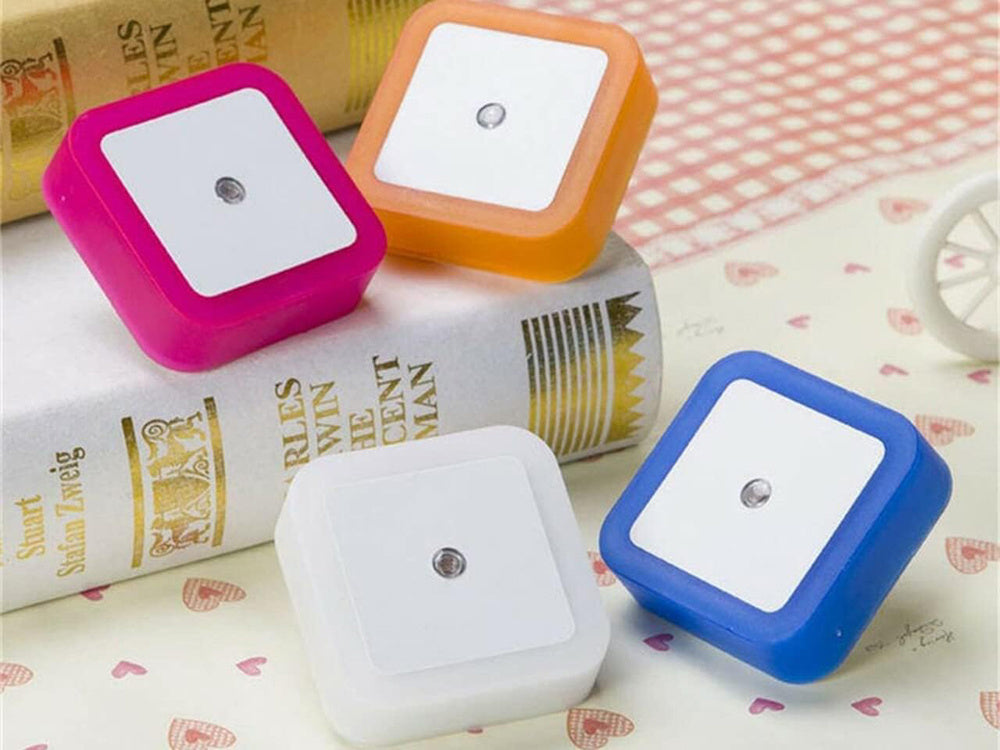 Naktslampiņa kontakta krēslas sensoram ar iespraužamu LED naktslampiņu