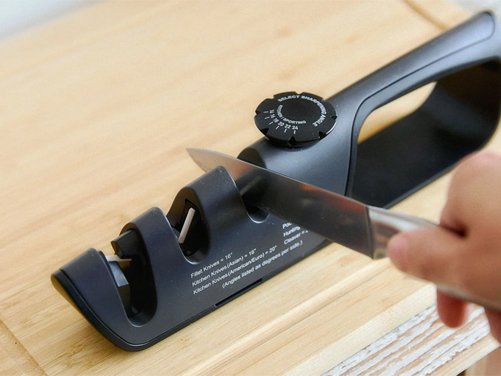 Nažu asināmais virtuves šķērēm ar neslīdošu regulēšanu