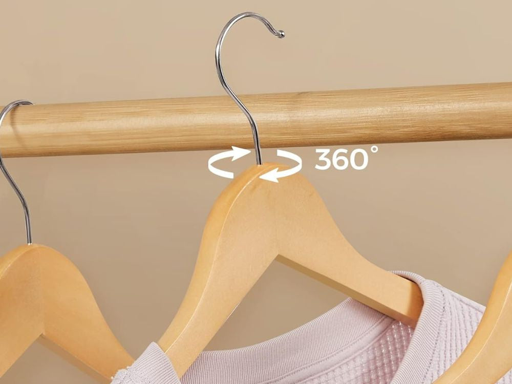 3x lakoti koka turētāji apģērbam, koka turētāju komplekts