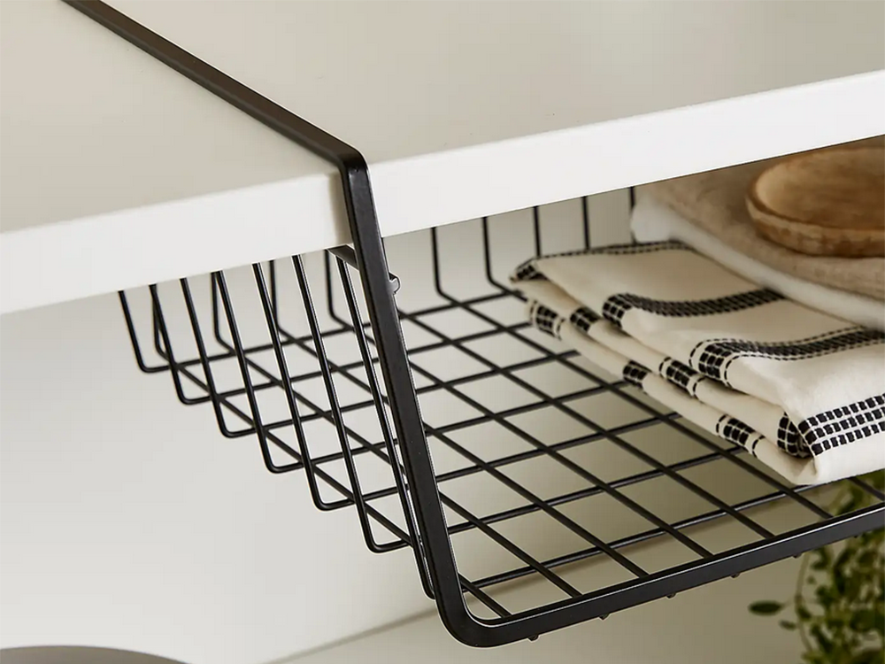 Piekarināms grozs zem plaukta metāla groza organizators virtuves grozs baltā krāsā