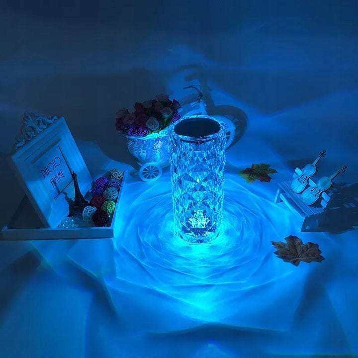 Galda lampa ar rozes efektu