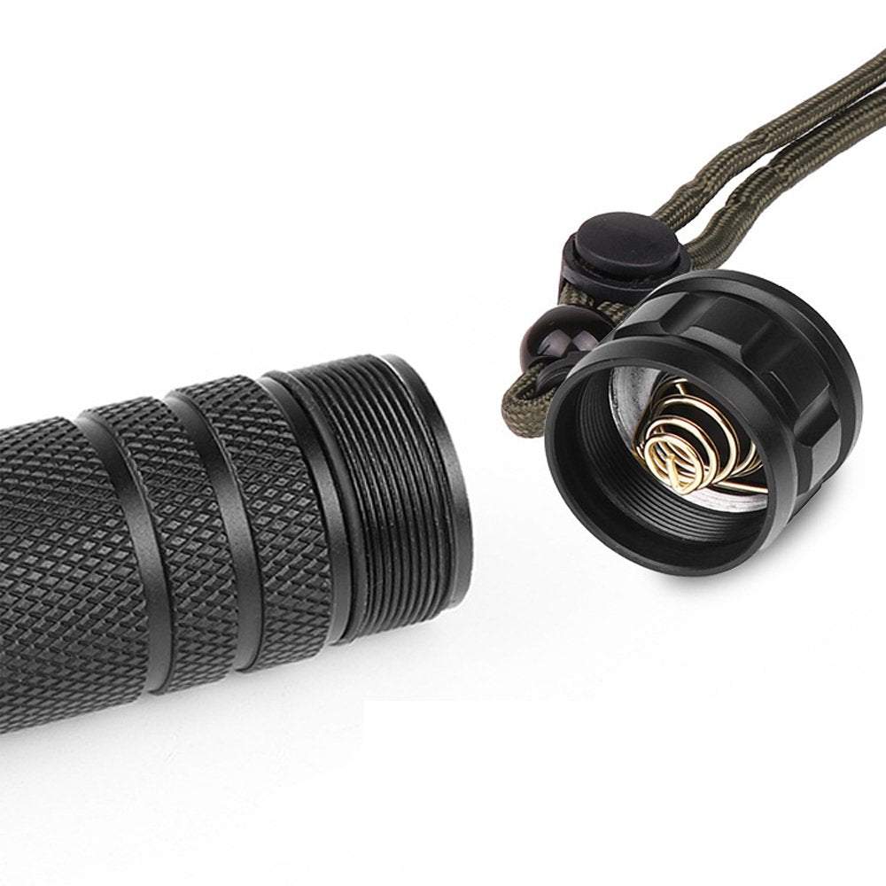 Militāri taktiskais LED lukturis