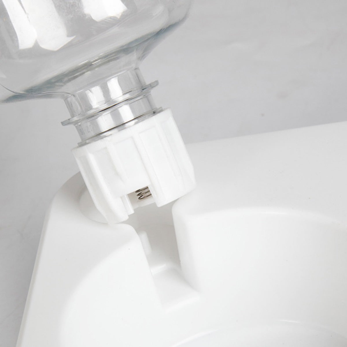 Bļoda ar ūdens dozatoru