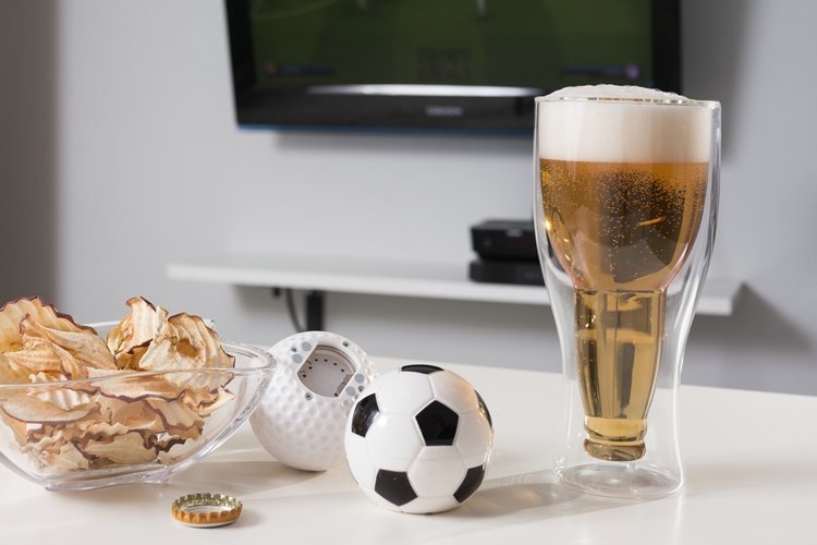 Pudeļu attaisāmais ar magnētu ledusskapim "Futbola Bumba"