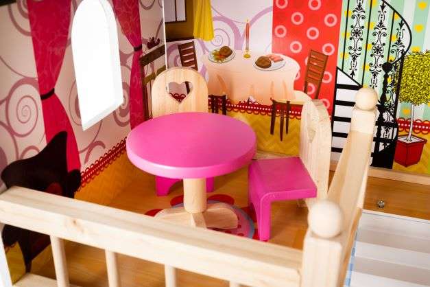 Koka leļļu namiņš — villa ar peldbaseinu