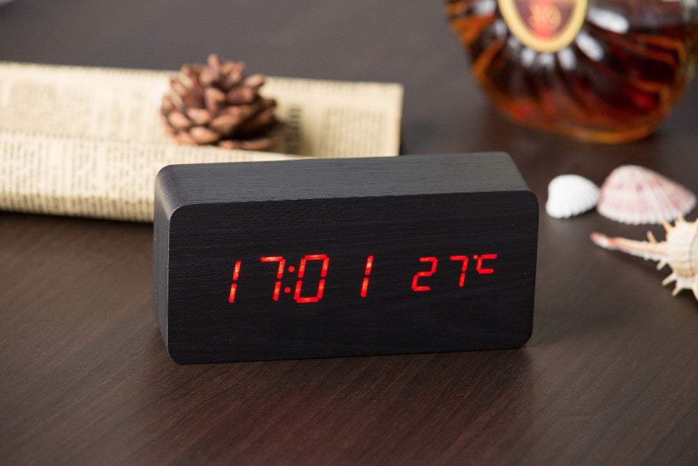 Moderns koka LED pulkstenis ar modinātāju un termometru, tumšā krāsā