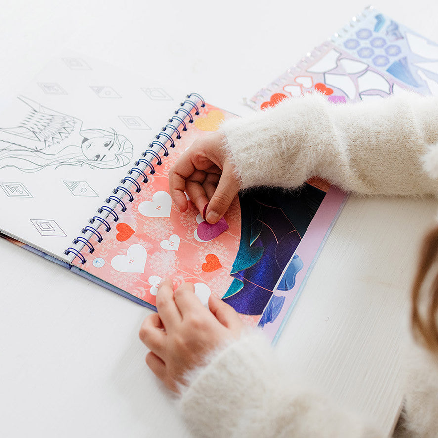 Disney Frozen Likteņa puzles uzlīmju un krāsojamo materiālu komplekts