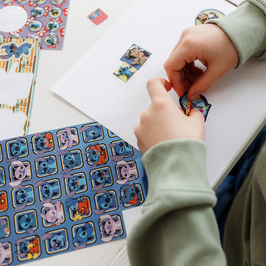 Disney Lilo un Stitch ekstravertu superuzlīmju komplekts ar spēli
