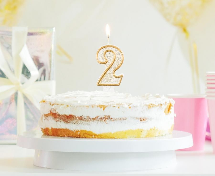Zelta un zelta mirdzuma kūkas svece "Cipars 2"