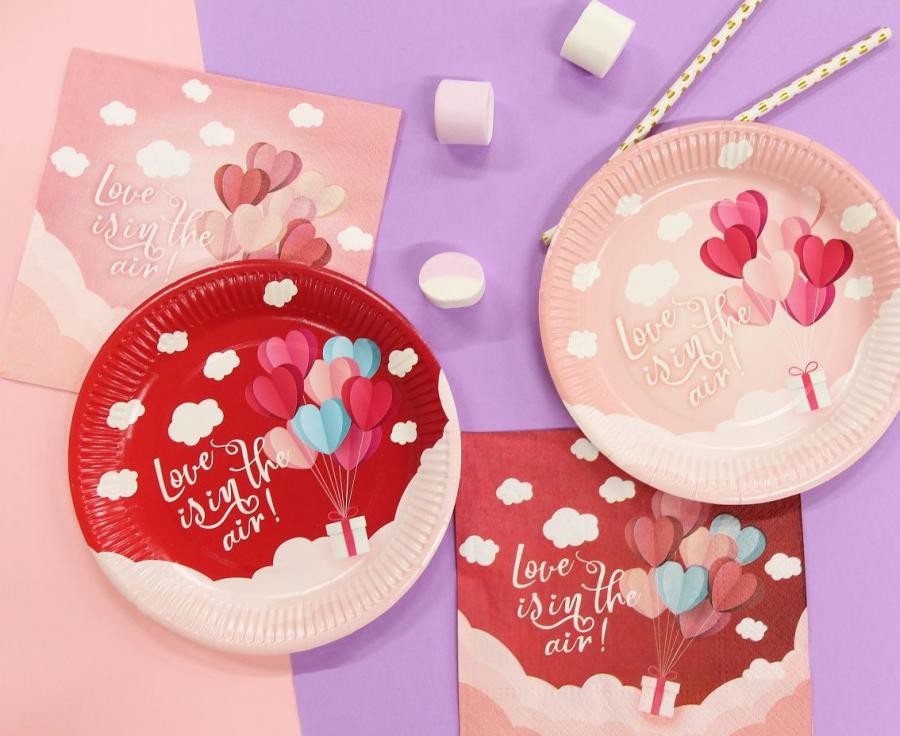 Mīlestība Mīlestība ir gaisā Sarkani papīra šķīvji 6 gab. 18 cm