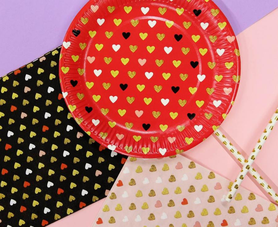 Love XOXO sarkani papīra šķīvji 6 gab. 18 cm