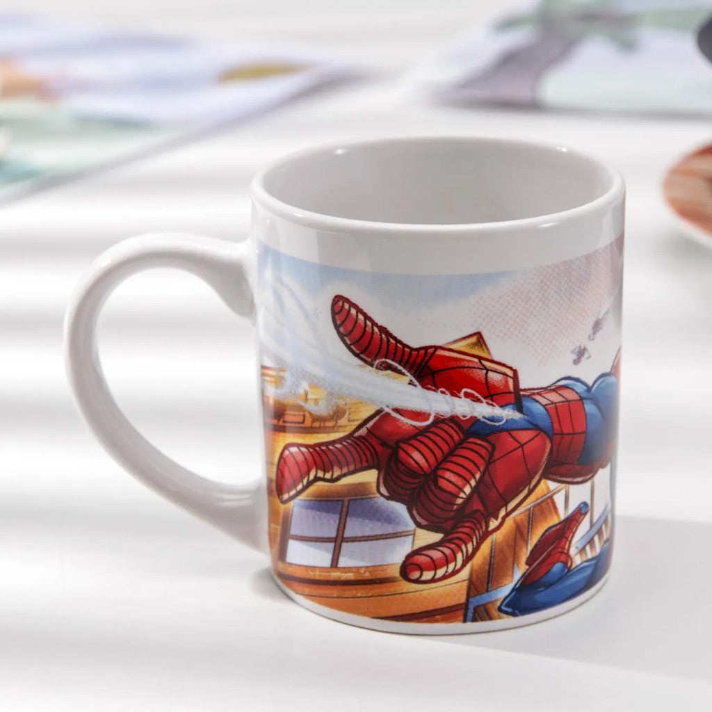 Zirnekļcilvēka ielas porcelāna krūze 235 ml (8 unces) dāvanu kastītē